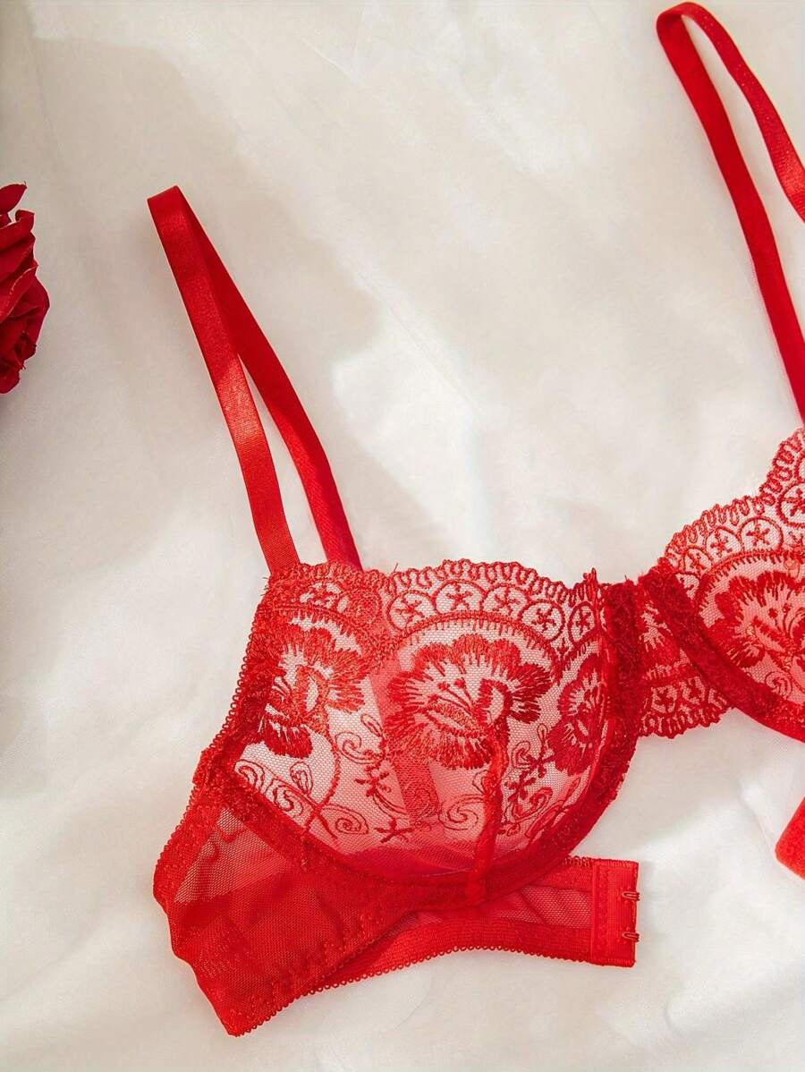 Sexy Lingerie Set With Floral Embroidery Bra And Triangle Panties for