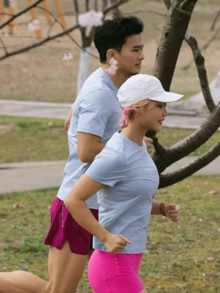 1 BMAI 品牌男友风格男士运动圆领短袖速干衬衫，适合春夏季训练。这款透气弹性上衣男友风格男士吸汗 T 恤适合跑步、健身、骑自行车、徒步旅行和各种其他运动。健身上衣 - 藍色 - 查看 9