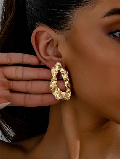 1 Pair Exaggerated Hollow Out Stud Earrings For Women, European American Style