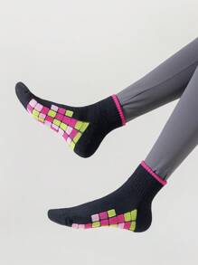 1 paire de chaussettes de cheville pour femmes avec motif de bloc de massage, anti-transpiration, pour l'été, polyvalent pour le quotidien et l'entraînement