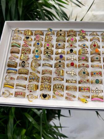 16 st rostfritt stål gyllene gul ring med justerbar öppning och färgdekoration, lämplig för daglig dekoration eller presentutdelning, mönstret och färgen kommer att skickas slumpmässigt