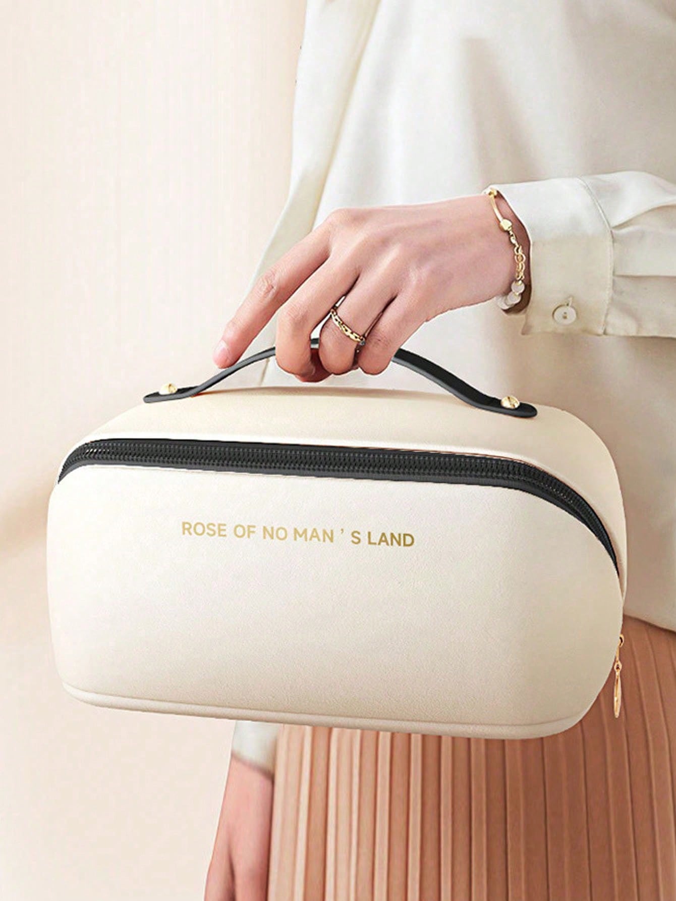 شنطه سفر اغراض سفر لوازم السفر اغراض السفر اشياء ل...