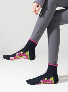 1 paire de chaussettes de cheville pour femmes avec motif de bloc de massage, anti-transpiration, pour l'été, polyvalent pour le quotidien et l'entraînement