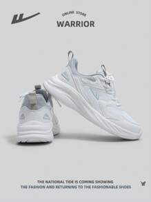 1 pereche de pantofi de alergare albi, sportivi, respirabili, pentru exterior, cu șireturi în față și talpă moale