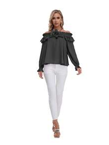 Blusa formal con maga larga, hombros descubiertos con detalle de resorte en la parte de los hombros con olanes  y una flor en el centro - Negro - Ver 5