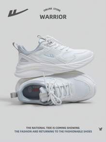 1 pereche de pantofi de alergare albi, sportivi, respirabili, pentru exterior, cu șireturi în față și talpă moale