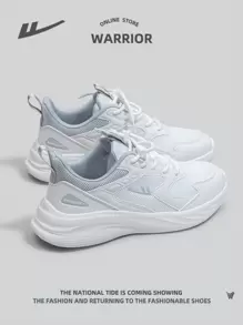 1 pereche de pantofi de alergare albi, sportivi, respirabili, pentru exterior, cu șireturi în față și talpă moale