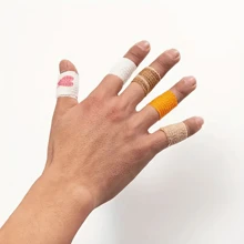 6 rotoli di bende elastiche adesive multicolori, confezione: bende di supporto per polso e caviglia, resistenti e stretching, per sport e attività all'aperto, colori casuali (4,5 cm L x 5 cm L), accessori per palestra, bende per sport, nastro per sport