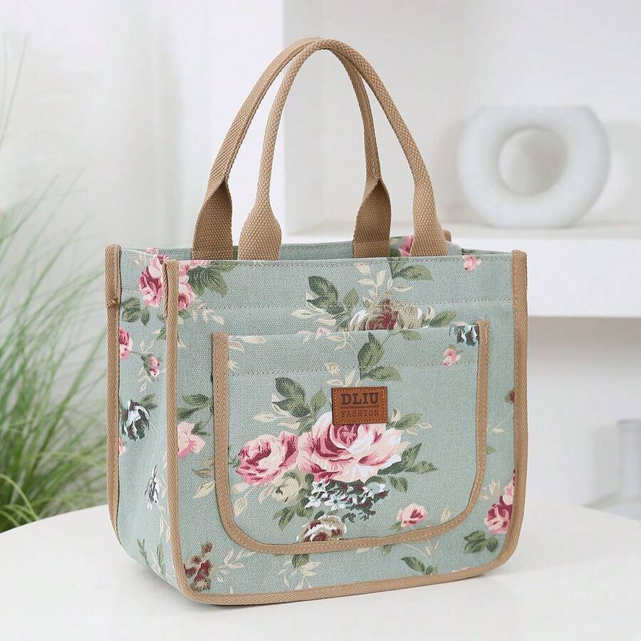 Túi tote vải canvas in họa tiết mới, được làm từ chất liệu vải dày dặn, phù hợp cho việc đi làm và mang theo hàng ngày. Có khóa kéo và túi phía trước, có thể dùng như túi xách tay hoặc túi đựng tã.