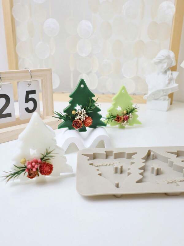 1PC 4-Hole Christmas Tree Silicone Mold, Handmade Candle DIY Mold, Creative Candle Making Mold, Suitable For Aromatherapy Candles, Car Mounted Aromatherapy Gypsum Production, Etc., Very Easy To Demold, Simple To Make.