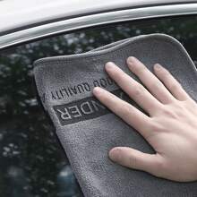 منشفة غسيل السيارة قصيرة مخملية فائقة الامتصاص وغير مُنتِفِرة، قماش سميك لتنظيف السيارة (نمط حرف عشوائي حسب دفعة الإنتاج)