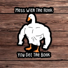 1入Mess With The Honk You Get The Bonk貼紙|Buff Goose＆有趣的Meme貼紙|針對鴨子愛好者的搞笑名言乙烯基材料貼紙|完美的鵝子禮物|耐用且防水|適用於汽車、筆記型電腦、水瓶等場合 - 彩色 - 查看 1