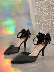 Scarpe col tacco a spillo con punta appuntita, fiocco e cinturino alla caviglia per donne, in raso nero, primavera e autunno