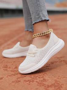 Atmungsaktive weiße Slip-On Sneaker für Damen, bequeme flache Schuhe für den Sommer