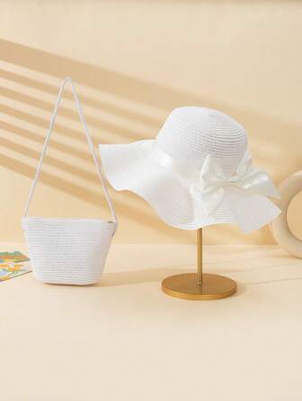 2 件套：女士蝴蝶结装饰波西米亚风格白色波浪宽边太阳帽和白色草编斜挎包。适合夏季出游、海滩度假、防晒和婚礼季节