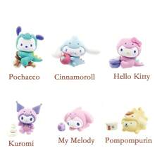Miniso Figuras ciegas de la familia Sanrio con dinosaurios vestidos, hechas de PVC, con accesorios divertidos, perfectas para fans y decoración de habitaciones (1 pieza, entrega aleatoria)