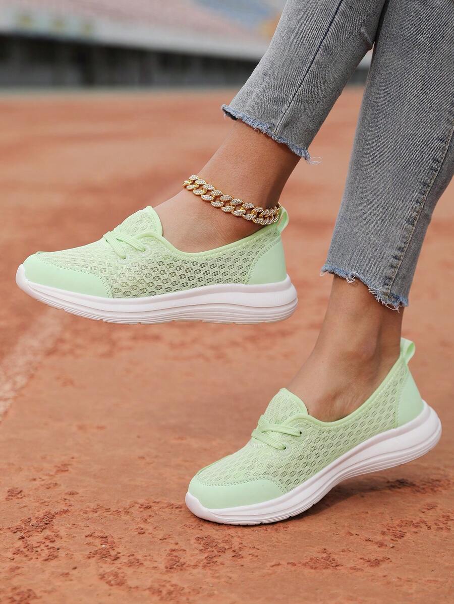 Atmungsaktive weiße Slip-On Sneaker für Damen, bequeme flache Schuhe für den Sommer