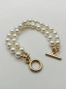 Conjunto de joyería de perlas con:1) Collar de perlas de 8mm con cuentas redondas doradas, diseño de doble capa, longitud de 20 pulgadas. 2) Pulsera de 7.8 pulgadas con cordón de perlas y hebilla OT personalizada. Es un set de joyería de perlas como regalo.