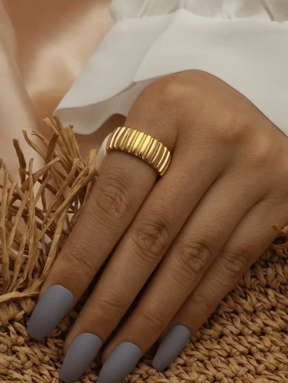 1 anel de aço inoxidável com listras espirais banhado a ouro 18K, presente elegante para mãe, estilo festa/inverno, anel de ouro, joias femininas