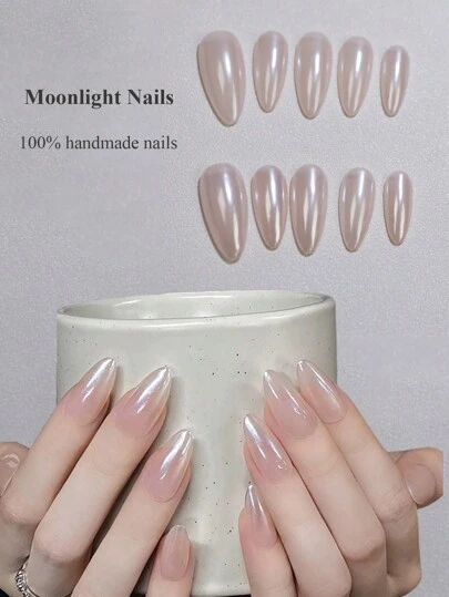 100%手工製作的指壓式假指甲，精靈閃爍金屬銀色雪光裸色假指甲貼10入套裝，杏仁形簡約美甲，適用於日常使用和派對美甲產品，美甲用品