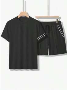 Conjunto deportivo de dos piezas para hombre con camiseta de cuello redondo de manga corta y pantalón corto con cordón de ajuste - Negro - Ver 3