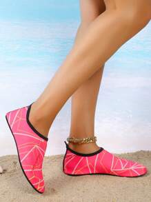 Nuevos zapatos de playa para hombres y mujeres en parques acuáticos, zapatos para vadear el río o hacer snorkel con suela suave y negra antideslizante, calcetines de agua, zapatos de natación, zapatillas suaves y transpirables para correr en la cinta rodante, para evitar cortes en los pies