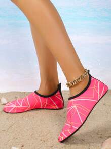 Nuevos zapatos de playa para hombres y mujeres en parques acuáticos, zapatos para vadear el río o hacer snorkel con suela suave y negra antideslizante, calcetines de agua, zapatos de natación, zapatillas suaves y transpirables para correr en la cinta rodante, para evitar cortes en los pies