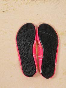 Nuevos zapatos de playa para hombres y mujeres en parques acuáticos, zapatos para vadear el río o hacer snorkel con suela suave y negra antideslizante, calcetines de agua, zapatos de natación, zapatillas suaves y transpirables para correr en la cinta rodante, para evitar cortes en los pies