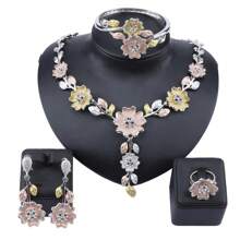 1pc Fashionable Crystal Flower Jewelry Set, Including Necklace, Bracelet, Earrings, And Ring, Suitable For Women To Wear On Weddings, Parties, And Banquets, As Gifts
