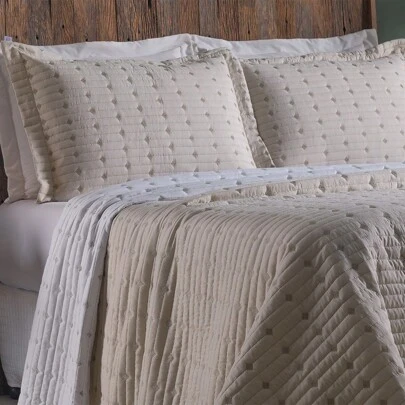 Colcha Cobre Leito Casal Padão Bordado 2,40m x 2,20m com Portas Travesseiros