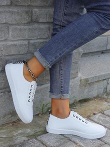 Zapatos blancos para mujeres, zapatillas de deporte con cordones estilo británico en un blanco puro, zapatos planos de corte bajo con punta redonda para monopatín, elegantes y transpirables, antideslizantes, ideales para estudiantes - Blanco - Ver 3
