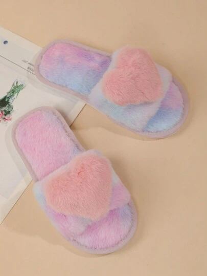 时尚舒适的心形拖鞋，适合儿童日常穿着