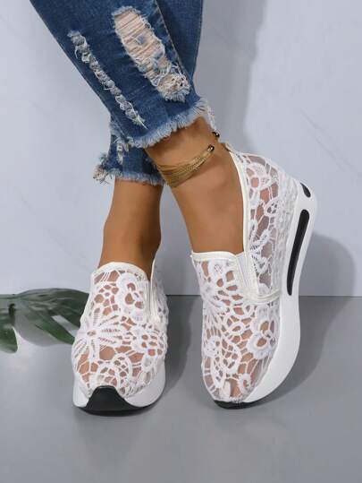 Sapatos esportivos casuais respiráveis de malha para mulheres, 2024 novos tênis de designer europeu, plataforma de salto oculto com sola grossa, sapatos de escalada para viagens ao ar livre