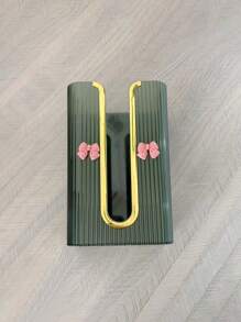 1 Stück hochwertiger Taschentuchbox mit Schleifen-Detail und Anhänger, Wohnaccessoires, Tisch, Heimdekoration, Heim-Organisation und Aufbewahrung, Raumdekoration, Schlafzimmerdekoration, Küchenausstattung, Küchenhelfer, Küchenorganizer, Reise, Feiertag, Taschentuchhalter, Serviettenhalter, Familienfest, Küchen-Essenstisch Deko für Zuhause, Schlafzimmer, Wohnzimmer, Esszimmer, Heimdekoration Accessoires, Dekorative Box, Hochzeitsgeschenk für Frauen, Sommer Reise Feiertag Festival Must-Have