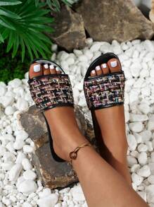 Giày trượt hở ngón màu trơn thời trang và thanh lịch với đế phẳng mềm mại thoải mái và thiết kế chống trượt, thích hợp cho các hoạt động trong nhà và ngoài trời - màu đen - Xem 3