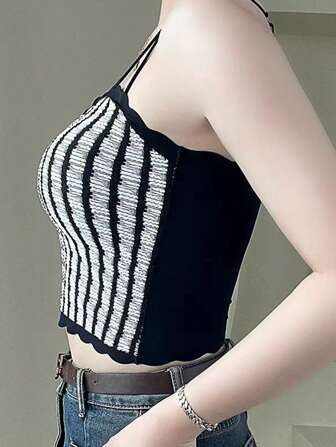 1件女性條紋背心上衣，性感細肩帶背心，全配美背補丁，可內外穿，短款式