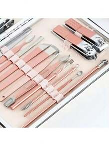 Set de manicura de 18 piezas, cortaúñas, cortapelos nasales, limpiador de conducto auditivo externo, set de manicura profesional, cortaúñas profesional de acero inoxidable de 18 piezas, set de tijeras y cortaúñas, cortaúñas de pedicura y caja, set de manicura de viaje, set de manicura y pedicura, set de manicura de belleza, alicates cortaúñas pedicura ranura para uñas herramientas especiales de manicura de uñas, herramientas de pedicura y manicura, herramientas de belleza, incluyendo quitacerumen y lima de uñas, incluyendo palillo de oídos, tijeras de uñas, cortaúñas, set de manicura, tijeras para vello nasal, necesidades diarias, duradero y portátil, gama completa, adecuado para dedos de manos, pies, orejas, nariz (rosa) - Rosa - Ver 5