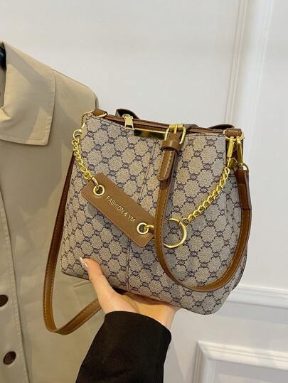 1pc (8.66in*8.66in*4.72in) Fashion Lady Crossbody Bag With Metal Decoration, Adjustable Slim Strap, Suitable For Office, Shopping And Dating, Elegant Minimalist Bucket Bag, Non-Woven Embossed Decoration