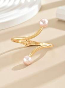 1pc Gold-Color Simple Geometric Symmetry Faux Pearl Decor Elegant Fashionable Sweet Style European And American Style High-End Exaggerated Retro Personality Luxurious And Elegant Ladylike Noble And Elegant Chic And Romantic Playful And Fun Suitable For Daily Commute, Gathering With Friends Romantic Vacation, Dating, Street Snap, Formal Occasions, Zinc Alloy Versatile, Stress-Reducing, Couple's Dating Bracelet