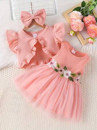 女婴夏季时尚花朵设计网眼拼接背心裙，配有帽袖夹克和蝴蝶结头带，优雅可爱的装扮