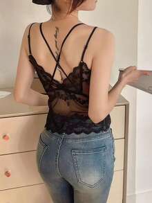 Top de encaje de tirantes  con cuello en V y copas de sujetador incorporadas, diseño sin espalda y sin tirantes, fácil de combinar con cualquier outfit - Negro - Ver 3