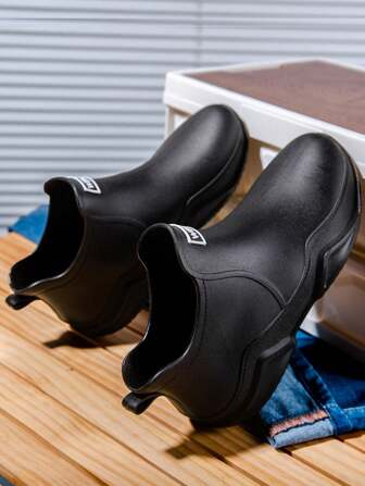 1 par de Zapatos cortos de tobillo resistentes al deslizamiento para hombres, Botas de lluvia impermeables de PVC, Zapatos de agua con estilo deportivo de una sola pieza moldeada para senderismo al aire libre