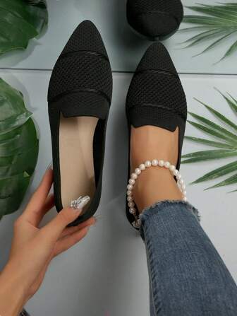 Flache, gewebte Slip-On Loafers für Damen mit spitzer Kappe für lässigen Sommer-Look