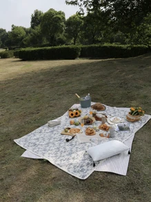 Cirelle Vintage Style Ins Blue Floral Outdoor Camping Picnic Blanket, Decor, Rama Family Style, Picnic Eseentials, Family Outing Use, Camping Supplies, Holiday Vacation Use