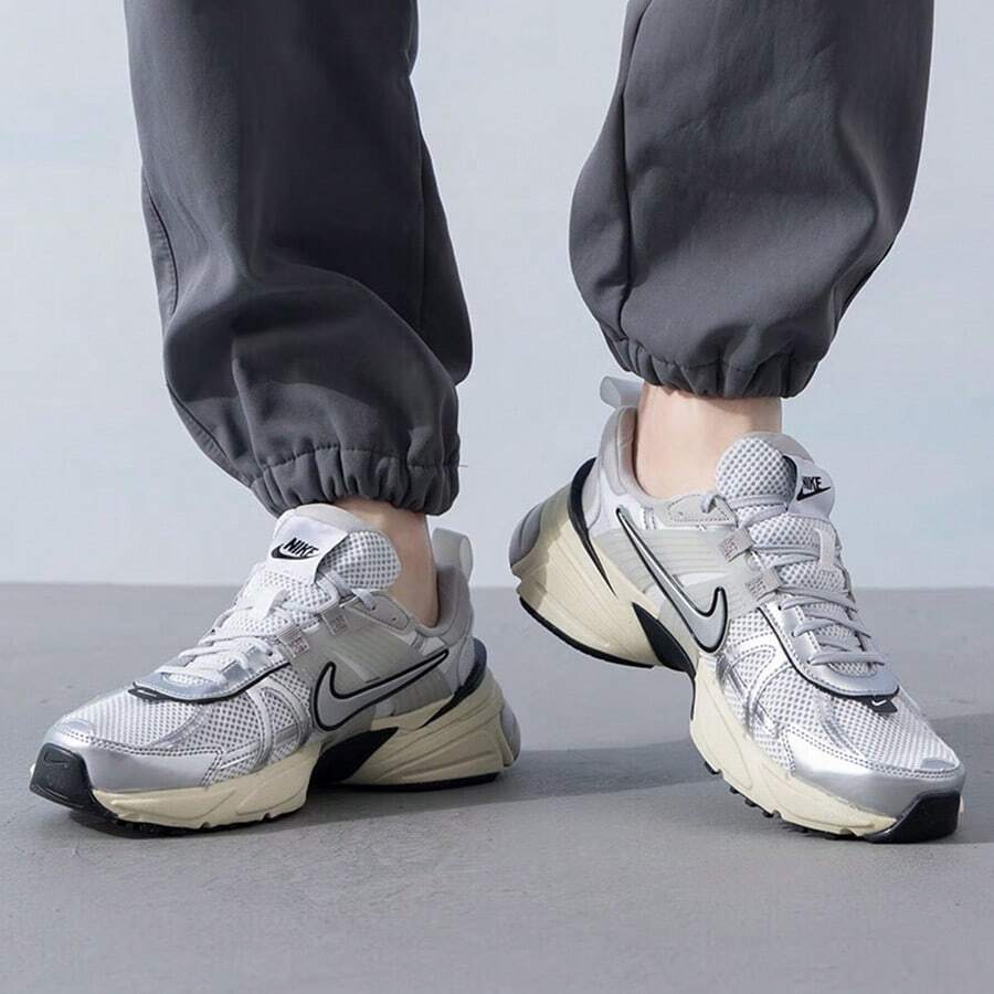 Nike Men'S Shoes 2024 New V2K Run Fashion Comfortable Lightweight Sports Casual Shoes Hj4497-100