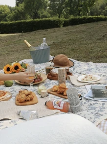 Cirelle Vintage Style Ins Blue Floral Outdoor Camping Picnic Blanket, Decor, Rama Family Style, Picnic Eseentials, Family Outing Use, Camping Supplies, Holiday Vacation Use