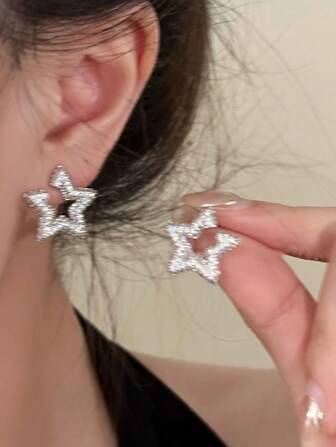 1pair Luxury Shiny Star Stud Earrings For Women