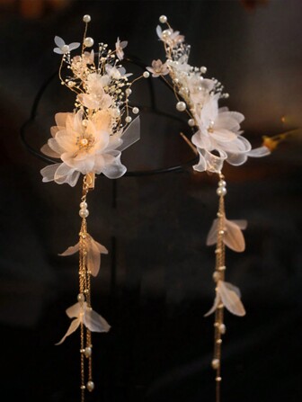 2 st. Blommor och pärldekorationer för brudhårspännen, eleganta tiaror. Alla hjärtans dag-accessoarer.