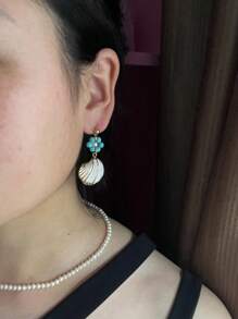 1 pieza de aretes artesanales de perla de concha natural con cuentas de turquesa, aretes de moda con estilo de vacaciones en la playa para mujeres - Un par de flores turquesas + conchas. - Ver 10