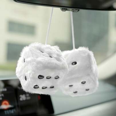 Décorations de miroir de rétroviseur de voiture suspendues avec points et dés boules en peluche pour couple